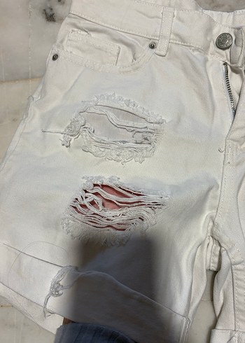 Kadın Beyaz Yırtık  Denim Şort - Görsel 4