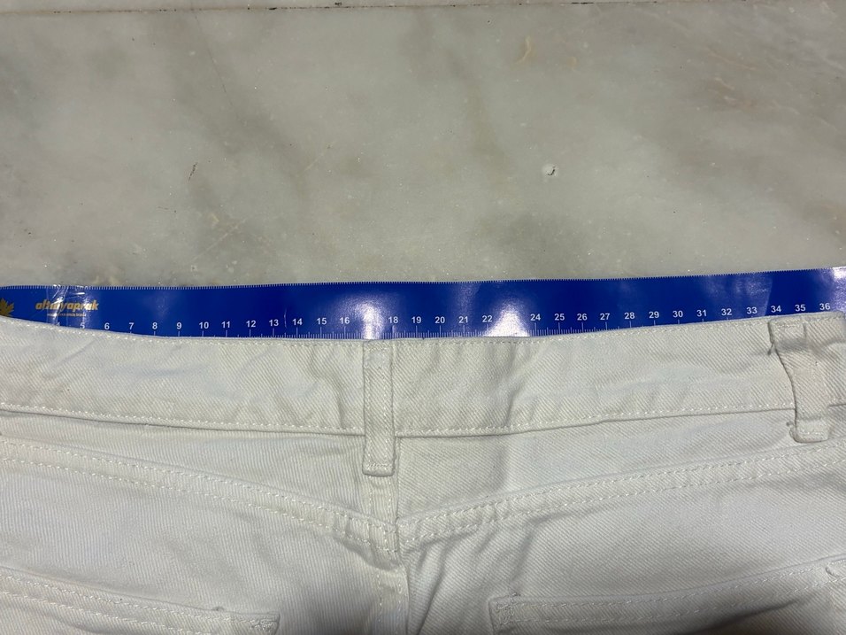 Kadın Beyaz Yırtık  Denim Şort - Görsel 5