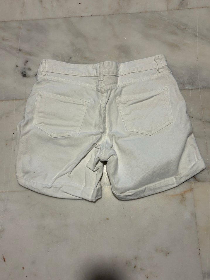 Kadın Beyaz Yırtık  Denim Şort - Görsel 2