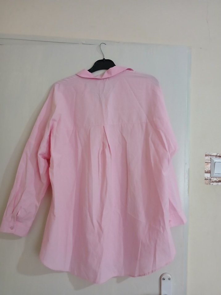 Pembe düğmeli uzun kollu kadın gömlek - Görsel 5