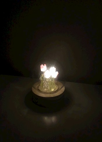 Beden KÜÇÜK GECE LAMBASI PİLLİ AYDINLATICI PEMBE LALELİ GECE LAMBASI