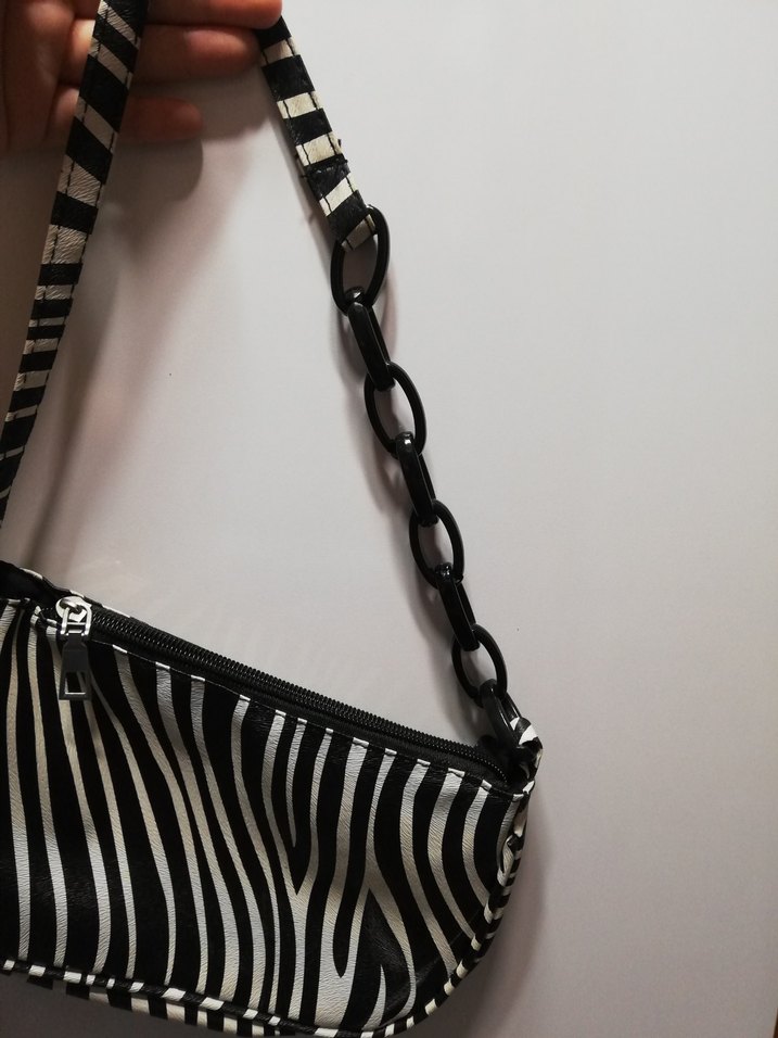 Zebra Desenli Zincir Detaylı Deri Kadın Çanta - Görsel 3