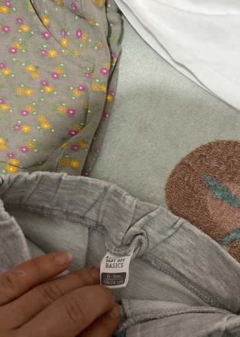 Kız Bebek Örme Gri Şortlu Üçlü Takım - Görsel 3