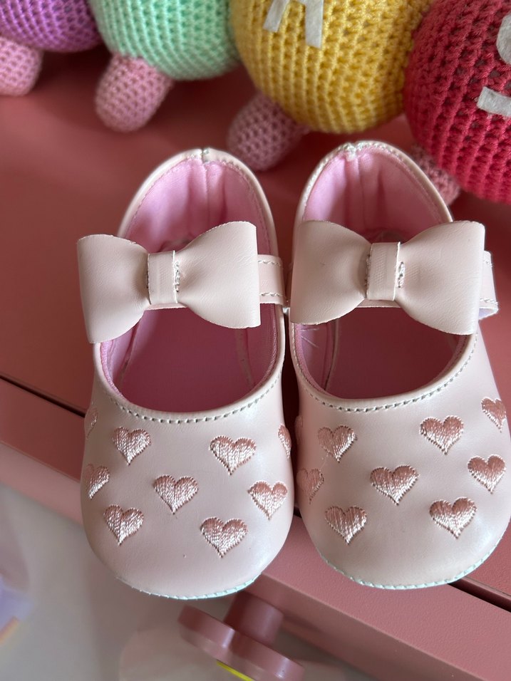 Kız bebek kalp nakışlı patik ayakkabı - Görsel 2