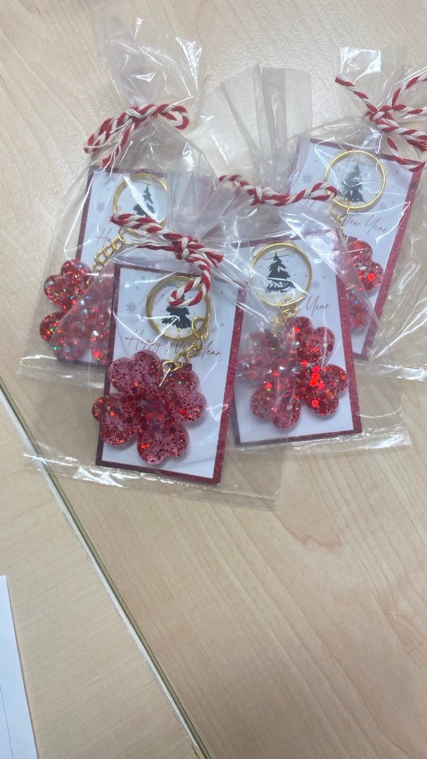 Kırmızı yeni yıl temalı epoksi anahtarlık - Görsel 2