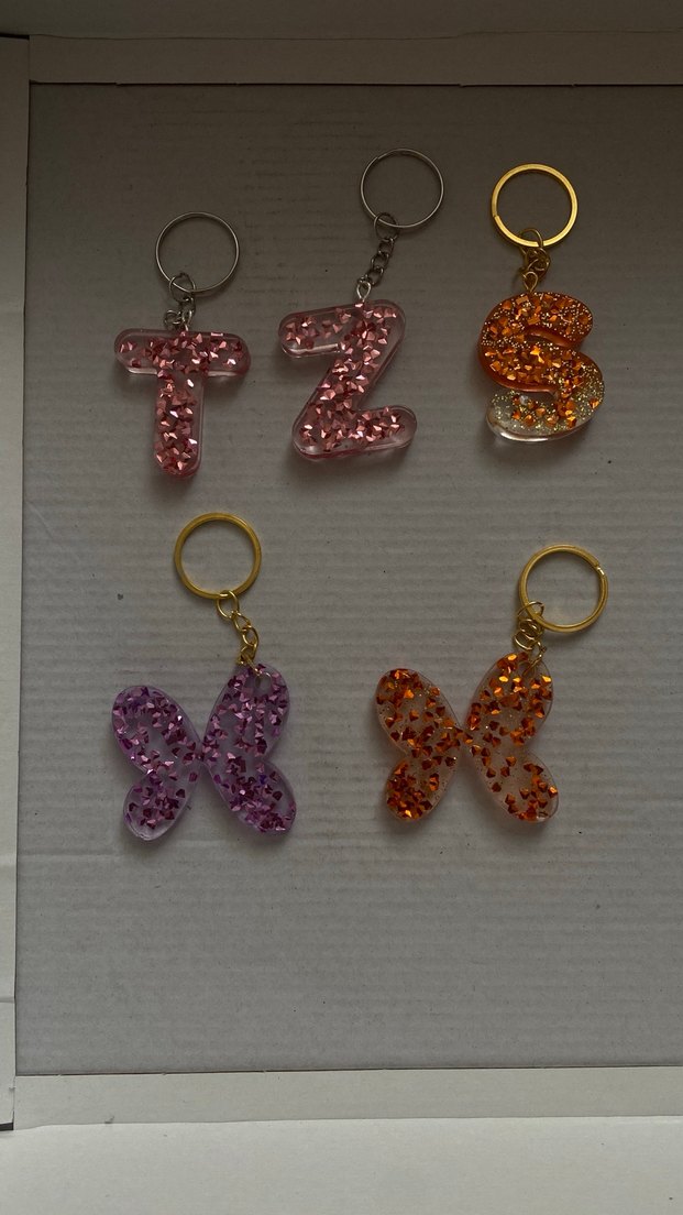 Kelebek ve harf epoksi anahtarlık - Görsel 2