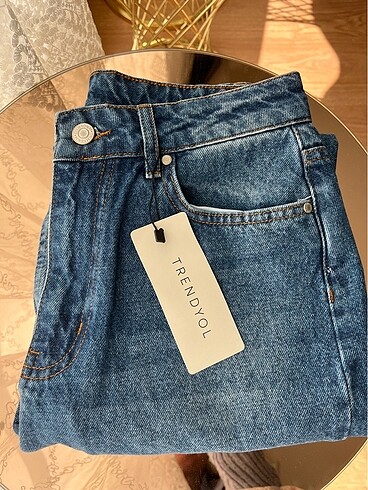 Trendyol milla etiketli sıfır jean
