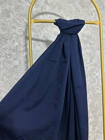 Fendi ipek jakar şal