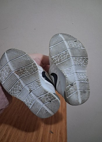 22 Beden beyaz Renk Nike Erkek Çocuk Beyaz Spor Ayakkabı