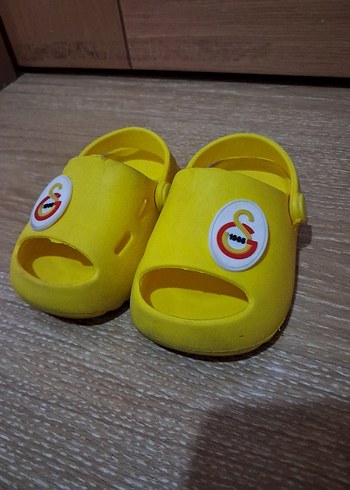 22 Beden Galatasaraylı Bebek Sandalet