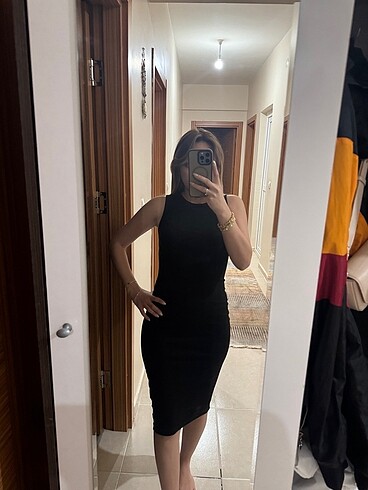 Siyah diz altı elbise