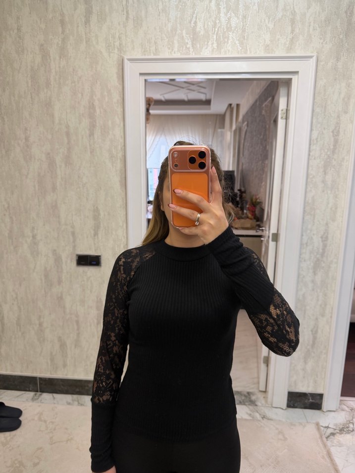 Dantel Detaylı Siyah Yarım Balıkçı Triko Bluz - Görsel 2