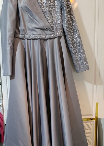 Gri V Yaka İşlemeli Uzun Abiye Elbise - Görsel 3