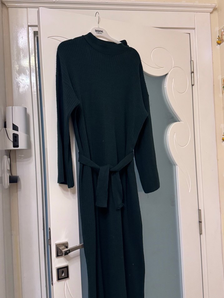 Kadın zümrüt yeşil Uzun Boğazlı Kemerli Elbise - Görsel 2