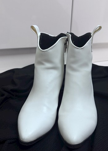 Beyaz Deri Kadın Bot - Kalın Topuklu, Fermuarlı - Görsel 3
