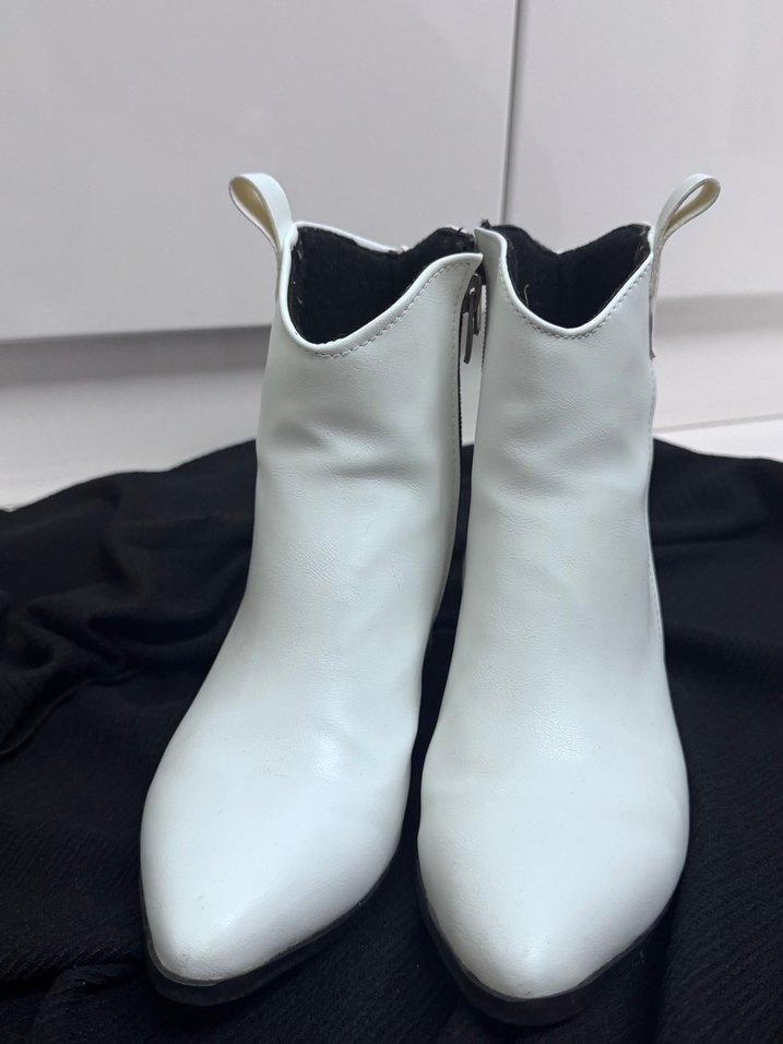 Beyaz Deri Kadın Bot - Kalın Topuklu, Fermuarlı - Görsel 3