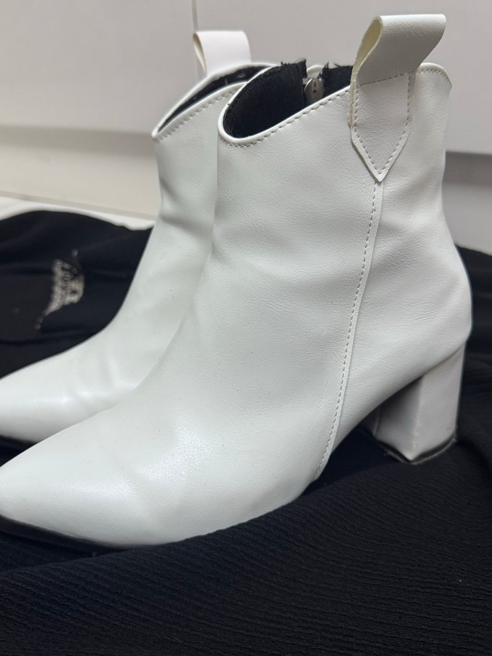 Beyaz Deri Kadın Bot - Kalın Topuklu, Fermuarlı - Görsel 2