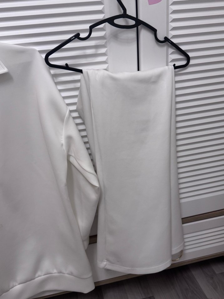 Düğmeli Beyaz Scuba Takım - Görsel 3