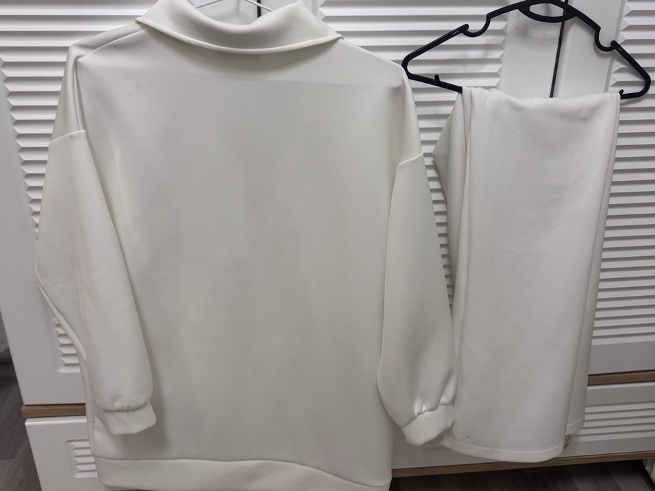 Düğmeli Beyaz Scuba Takım - Görsel 2