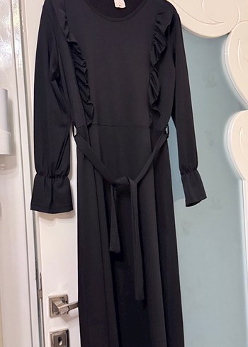 Uzun Siyah Fırfırlı Gotik Elbise - Görsel 2