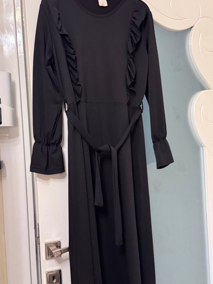 Uzun Siyah Fırfırlı Gotik Elbise - Görsel 2