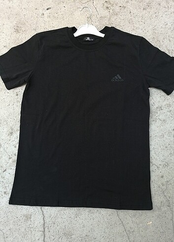 adidas Erkek Tişört