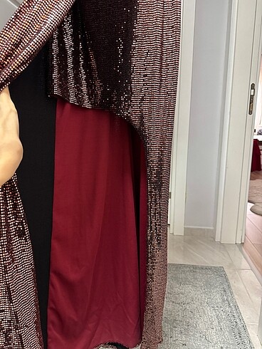 38 Beden bordo Renk Yırtmaçlı gece elbisesi
