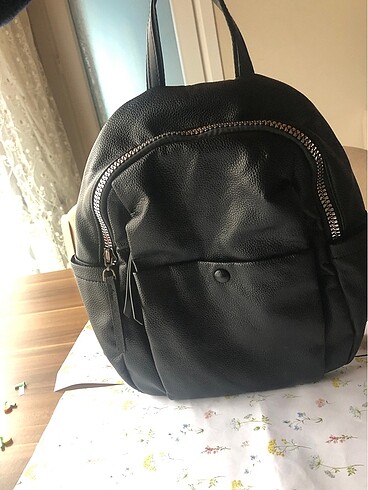  Beden siyah Renk Derimod çanta