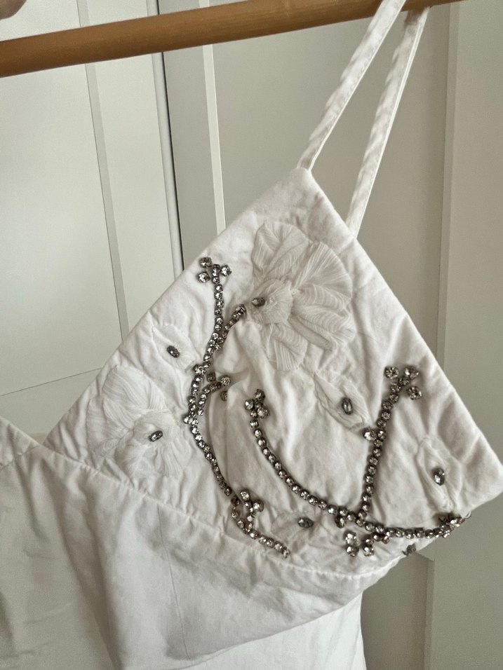 Nakışlı Beyaz Keten İnce Askılı Midi Elbise - Görsel 3