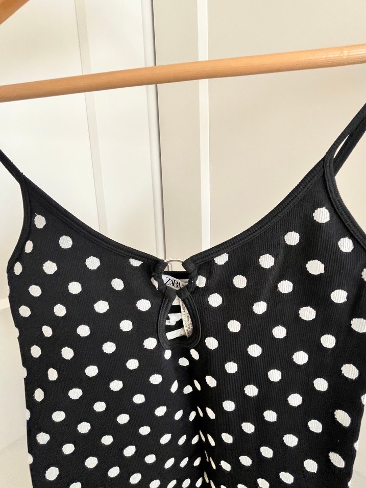 Puantiye Desenli Siyah İnce Askılı Elbise - Görsel 2