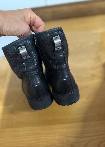 Tommy Hilfiger Yılan Desenli Siyah Bağcıklı Goth Kadın Bot