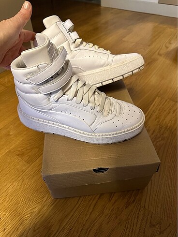 Puma sneakers bot