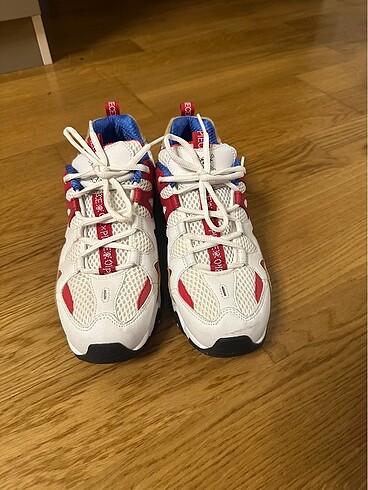 39 Beden Skechers spor ayakkabısı