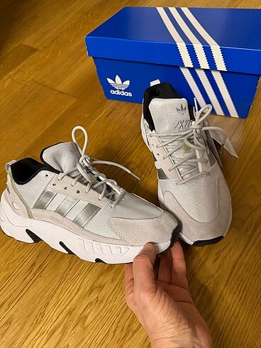 40,5 Beden Adidas spor ayakkabısı