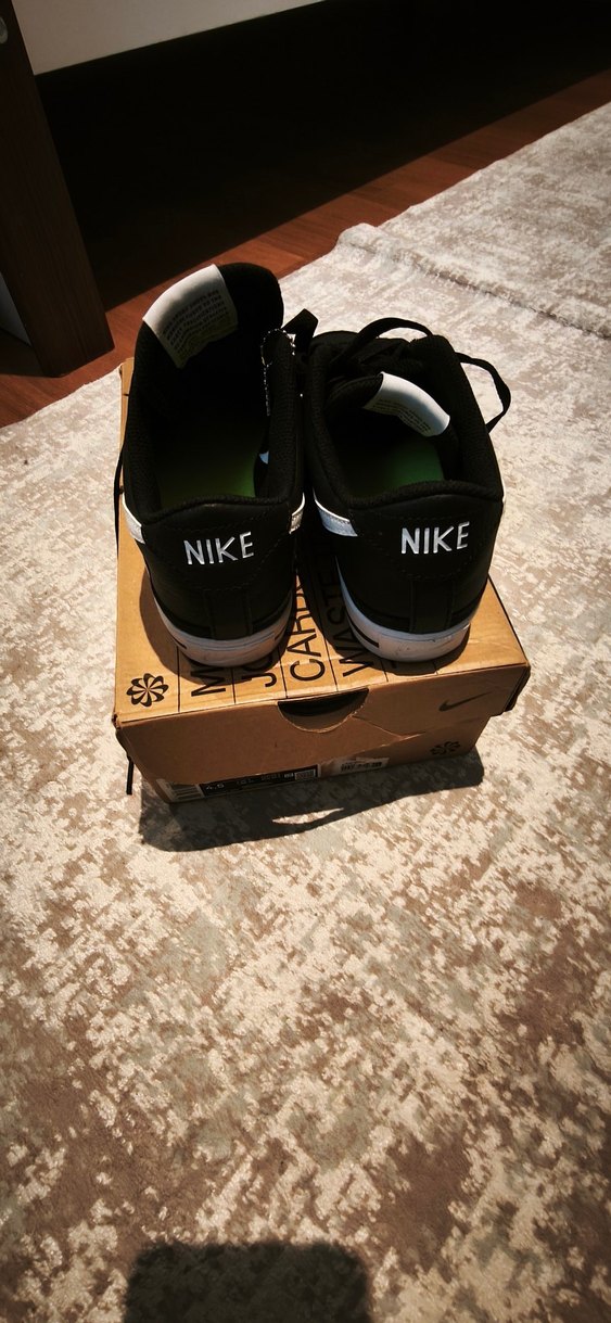 Nike Siyah Beyaz Bağcıklı Spor Ayakkabı - Görsel 3