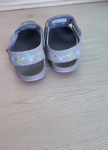 35 Beden Skechers kız çocuk sandalet