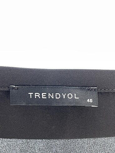 40 Beden siyah Renk Trendyol & Milla Gömlek %70 İndirimli.