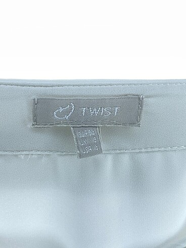 36 Beden beyaz Renk Twist Gömlek %70 İndirimli.