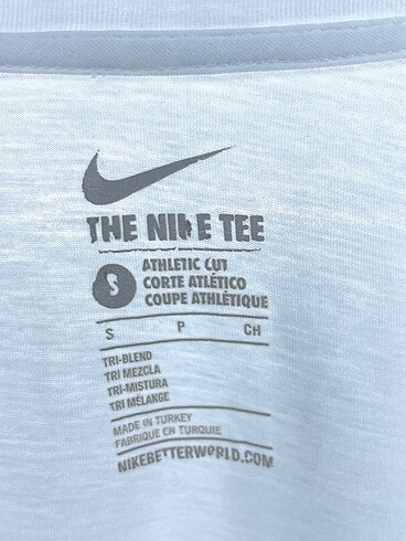 s Beden beyaz Renk Nike T-shirt %70 İndirimli.