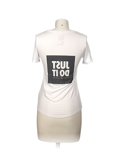 s Beden Nike T-shirt %70 İndirimli.