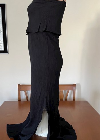 Siyah uzun asklılı yanlardan yırtmaçlı astarlı kadın elbise - Görsel 7