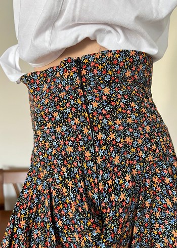 Çiçek desenli pamuk kumaş şortlu etek - Görsel 4