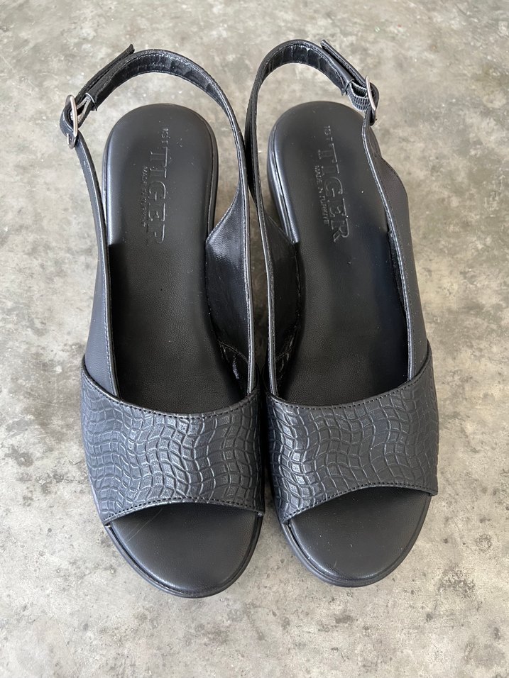 Siyah  Dolgu Topuklu Kadın Sandalet - Görsel 2