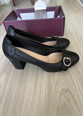 Hotiç Hakiki Deri Topuklu Siyah Ayakkabı - Görsel 5