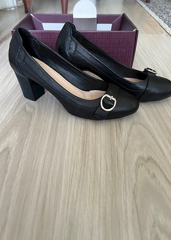 Hotiç Hakiki Deri Topuklu Siyah Ayakkabı - Görsel 4