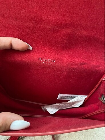 Pull and Bear kırmızı askılı çanta