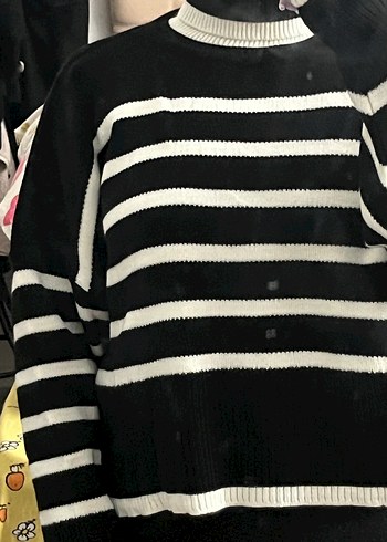 Siyah Beyaz Çizgili Boğazlı Triko Kazak - Görsel 4