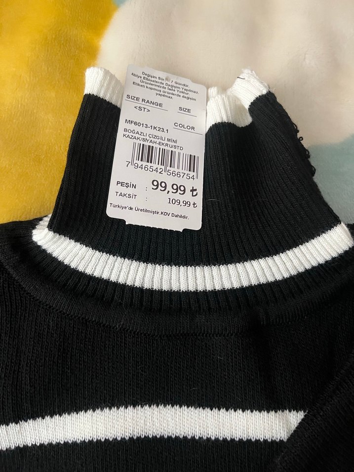 Siyah Beyaz Çizgili Boğazlı Triko Kazak - Görsel 3