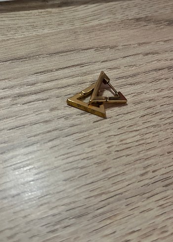 Altın Rengi Tokalı Üçgen Küpe - Görsel 3
