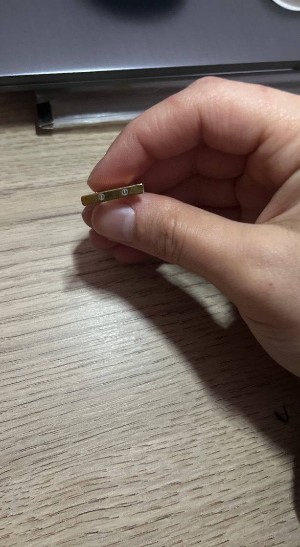 Altın Rengi Tokalı Üçgen Küpe - Görsel 2